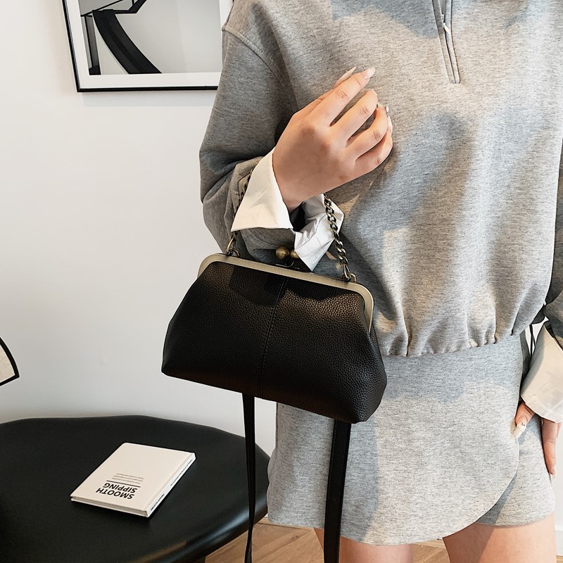 Women PU Leather Kiss Lock Clutch Purse with Chain Strap Trendy Evening Bag Vintage Stylish Handbag Female Chic Crossbody Bag