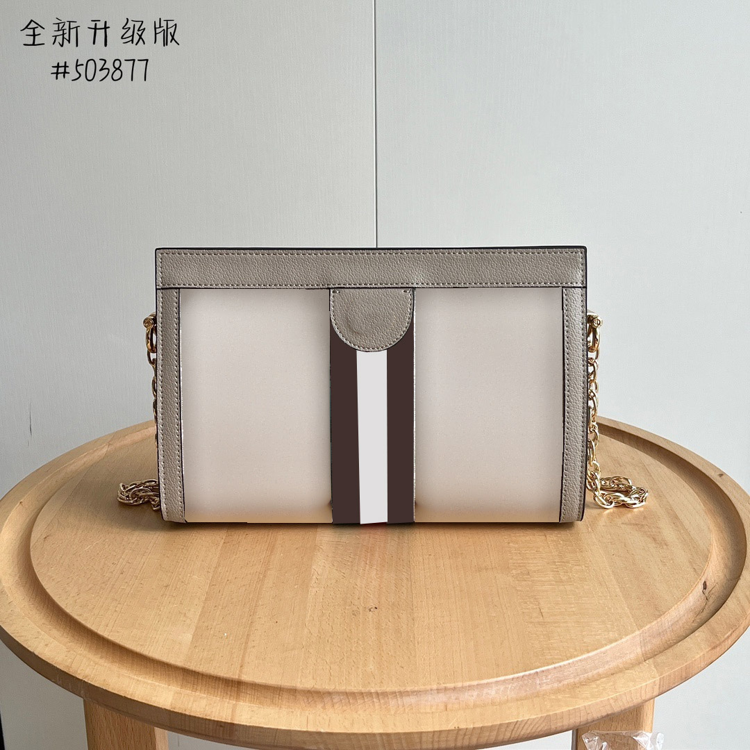 Ladies' daily wear versatile crossbody bag with a simple style that is very pleasing to the eye.