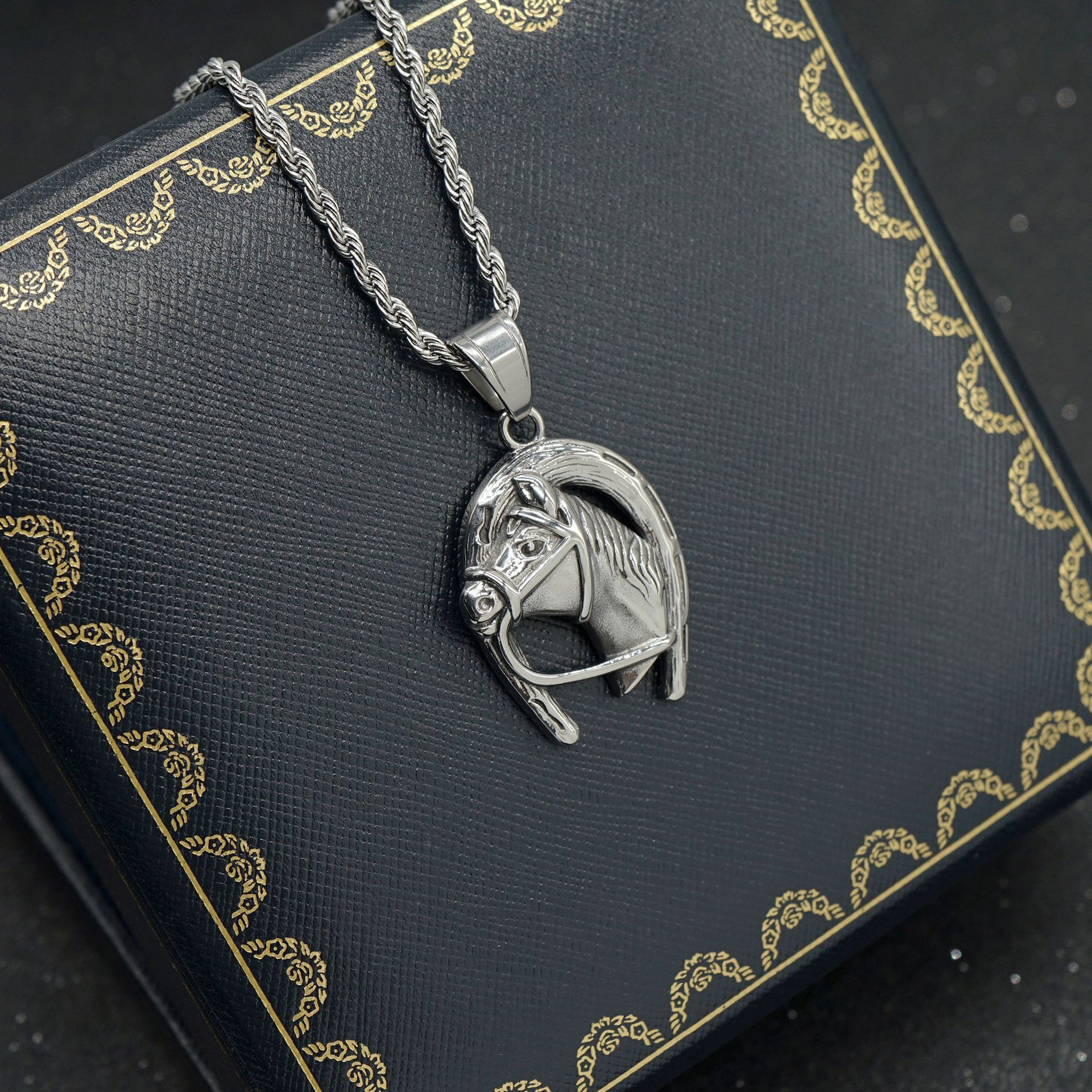 Luxury Jewelry Designer Jewelry European And American Cross-border Hip-hop New Animal Jewelry Stainless Steel U-shaped Horse Head Pendant Necklace