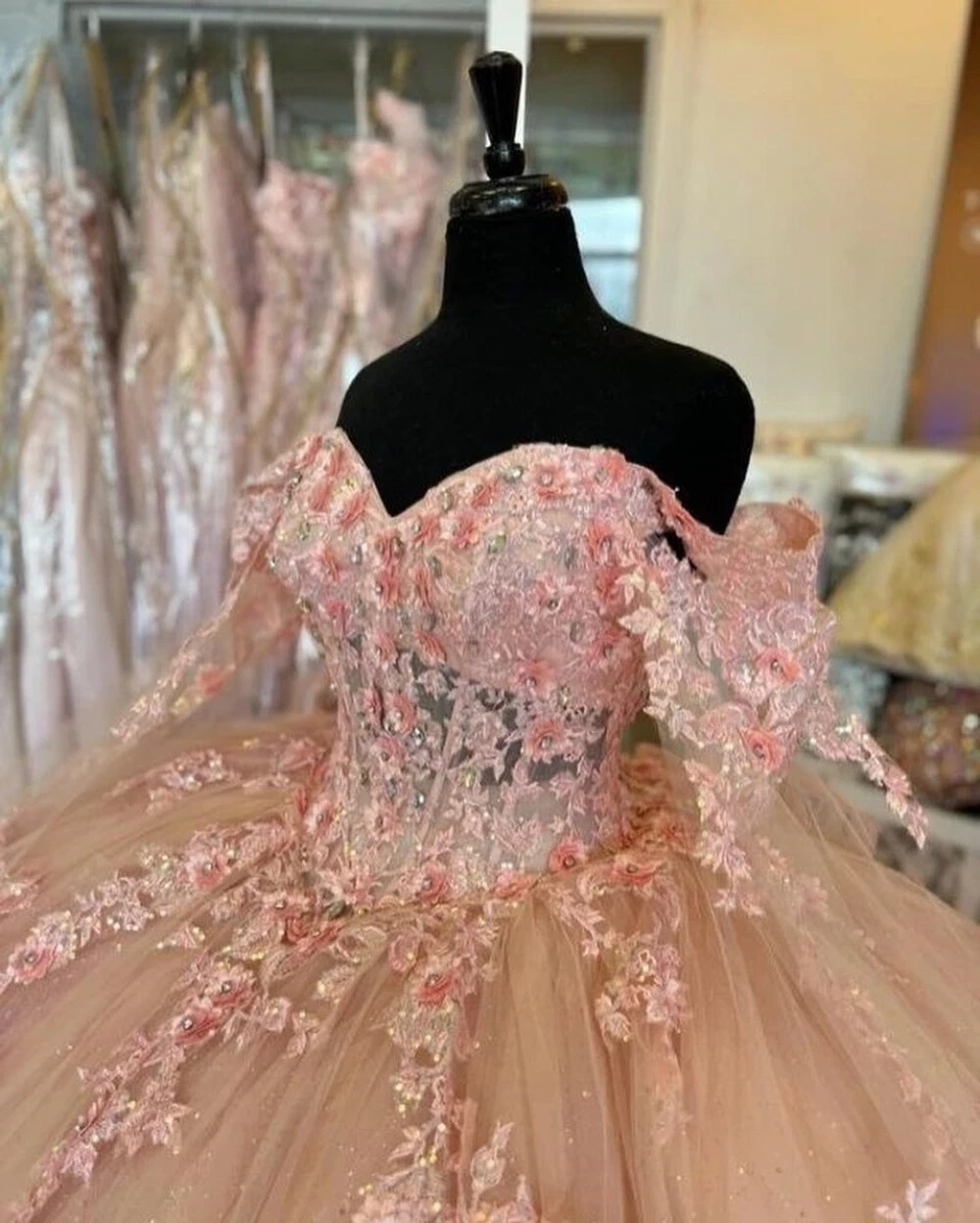 Light Pink Princess Quinceanera Dresses Floral Lace Appliques Off Shoulder Party Prom Ball Gown Swepe Train Chic Sweet 15 16 Dress Lace Appliques