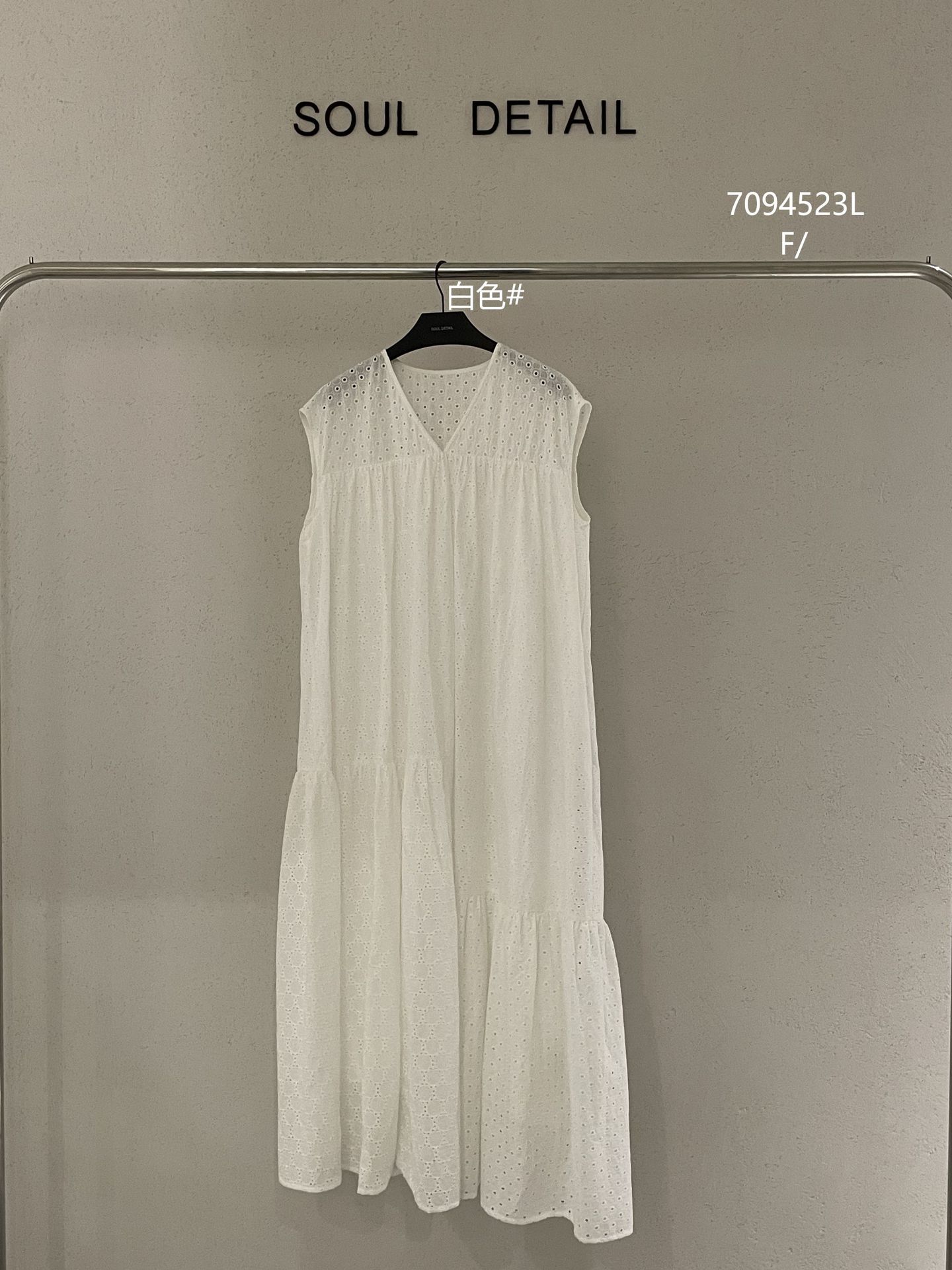 XR310 Irregular niche design hook flower hollow V-neck dress
