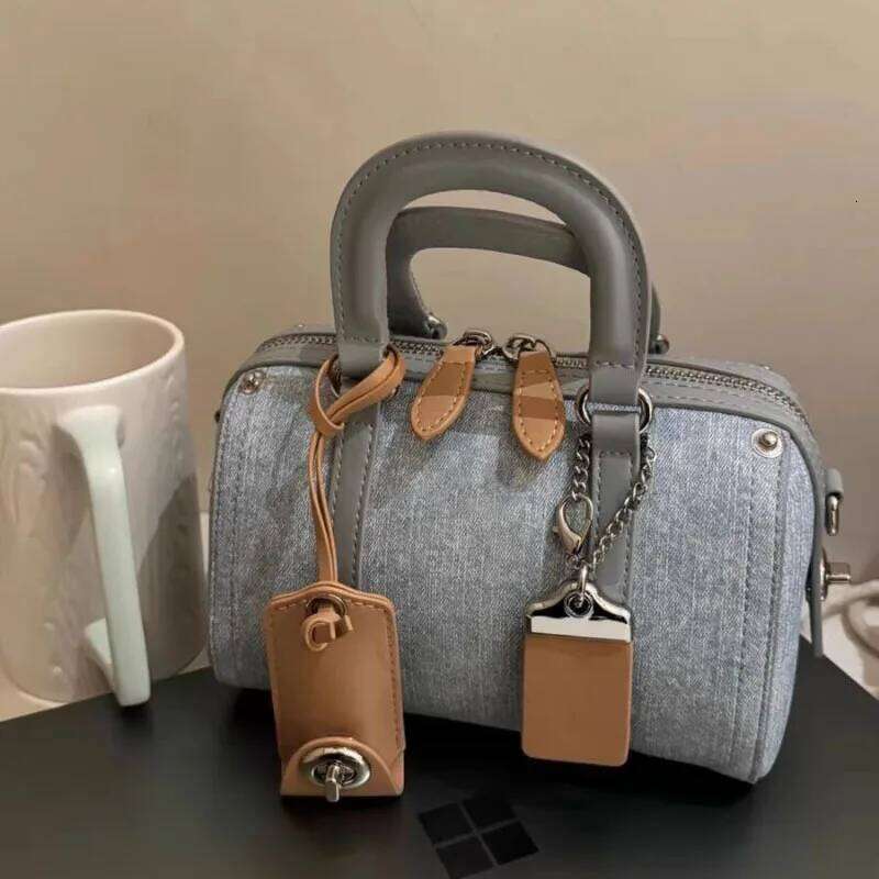 Designer Bags luxury bag Fashionable Retro Design Denim Blue Pillow Women's Hot Selling Item Trendy Crossbody Student Commuting Bag