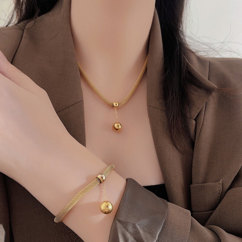 Luxury Jewelry Designer Jewelry Exaggerated Thick Chain Internet Celebrity Necklace For Women, High-end Design Sense, Niche 2025 New Clavicle Chain, I