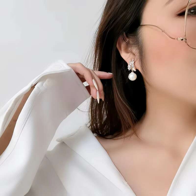 Elegant Gold Plated Round Freshwater Pearl Jewelry Women Leaf Shaped Cubic Zirconia Shiny Diamond Pendant Earrings