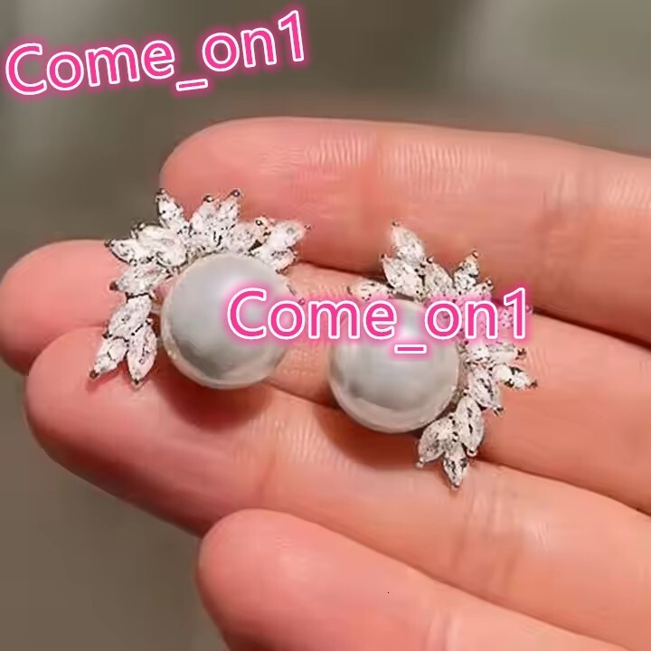 Wholesale Exquisite Womens Silver Plated Pearl Earrings Wedding Engagement Party Cubic Zirconia Stud Earrings for Women