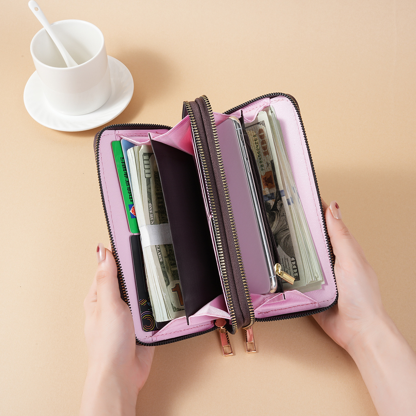 Luxury Brand Designer Bag New Women's Wallet With Fashionable Letter Print, Portable Retro Double Zipper, Multiple Card Slots, Large Capacity Clu