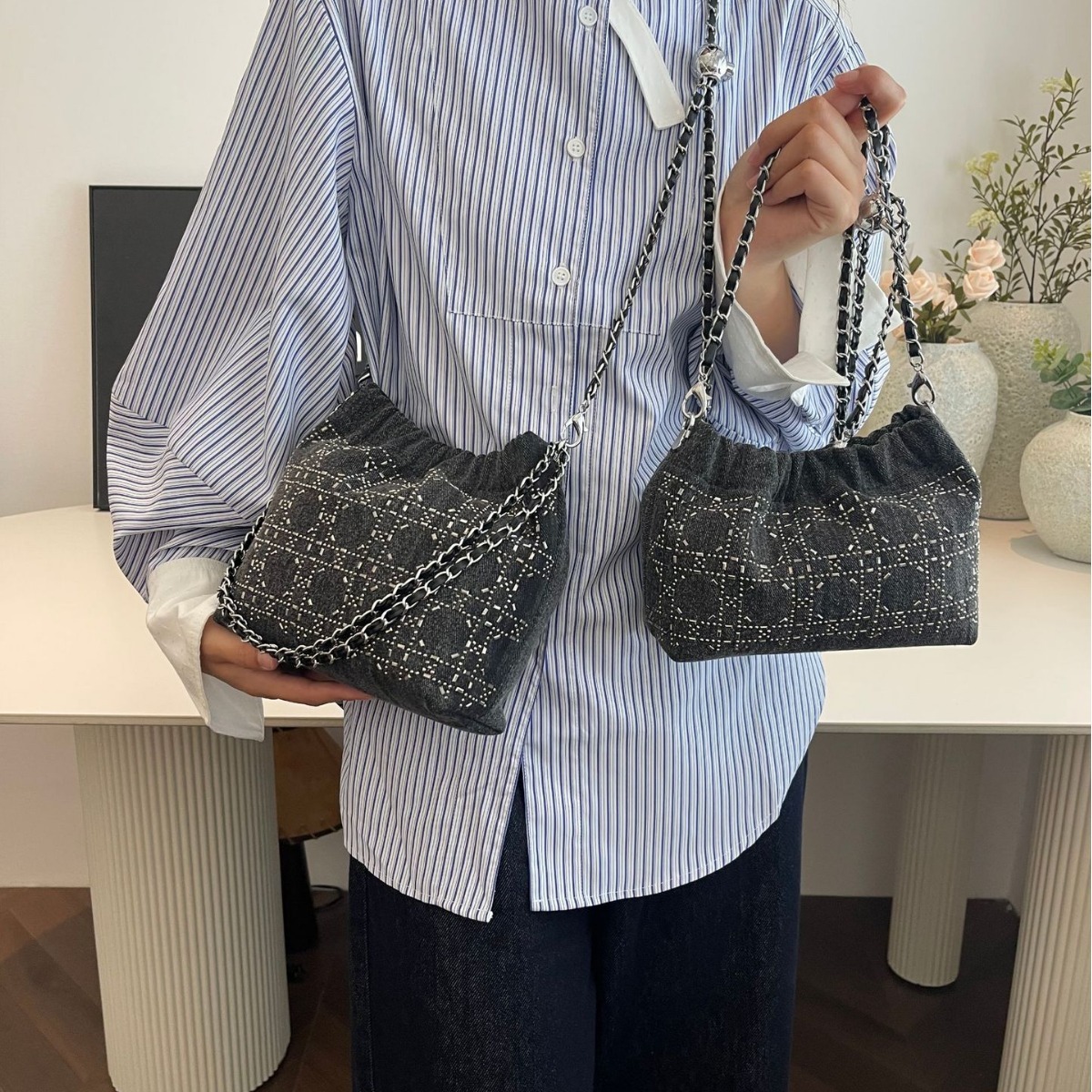 Free Shipping Designer Bag Super Popular Niche Rhinestone Bag For Women 2025 New Stylish Versatile Luxury Bag Chain Crossbody Bag Denim Pleated Bucket