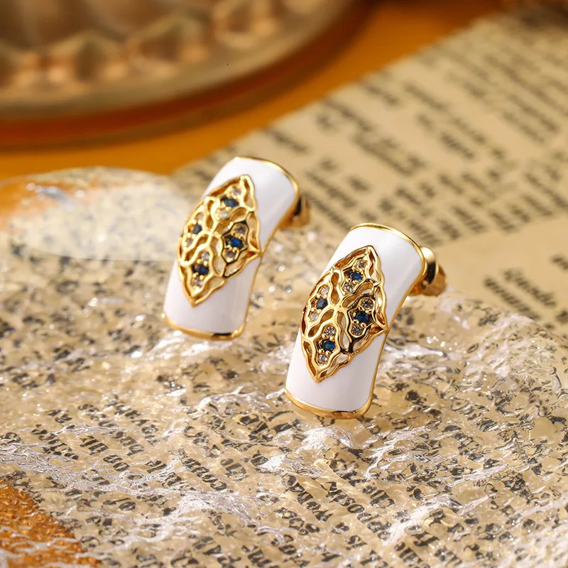 SUYU Jewelry Summer Retro Geometry White Drip Glazed Earrings For Womens Light Fashion Earrings Fashion Jewelry 250711