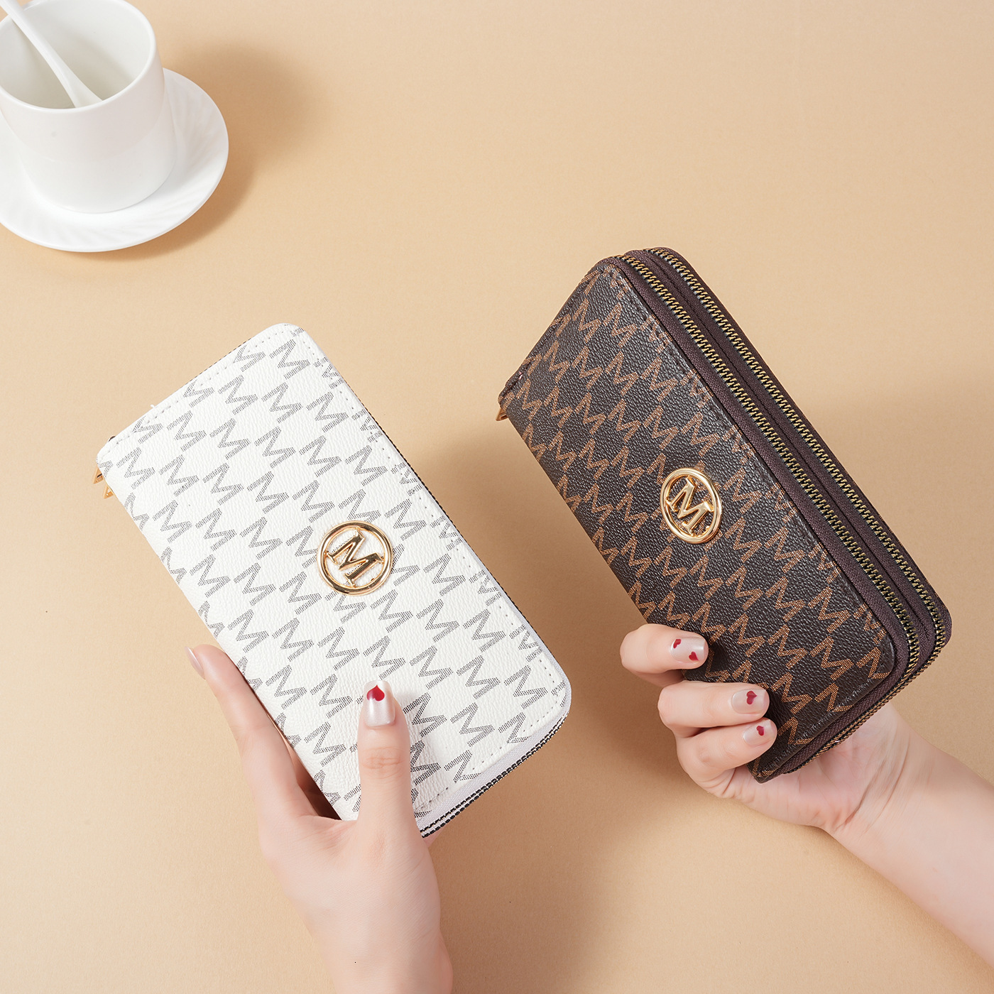 Luxury Brand Designer Bag New Women's Wallet With Fashionable Letter Print, Portable Retro Double Zipper, Multiple Card Slots, Large Capacity Clu