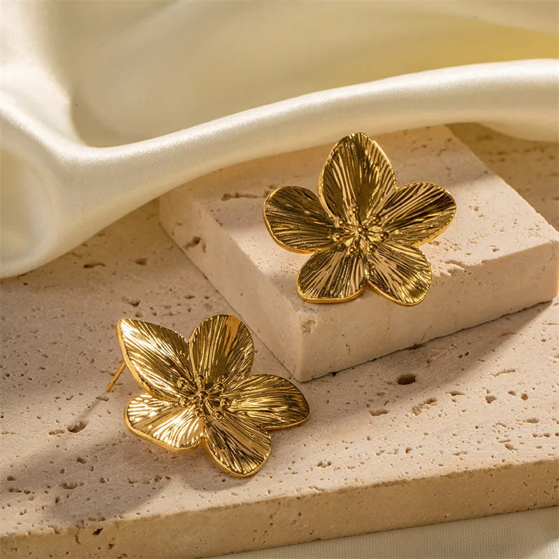 Cute Gold Plated Flower Stud Earrings for Women Exquisite Piercing Earrings Woman Fashion Jewelry 2025 Accessories 250708