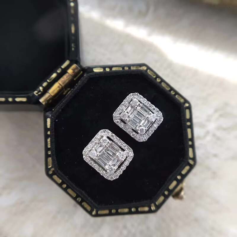 Special Jewelry Cubic Zircon Sparkling Stud Earrings for Women CZ Bridal Wedding Engagement Silver Plating Stud Earrings