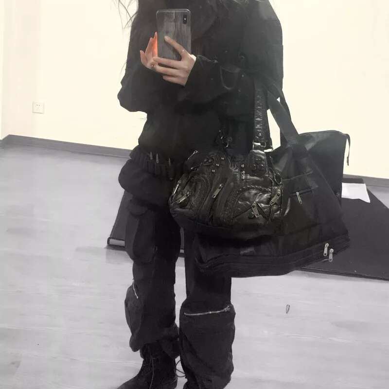 Black Y2k Women Shoulder Vintage Punk Goth Fashion Designer Pu Leather Tote Bag Large Capacity Rivet Motorcycle Handbag