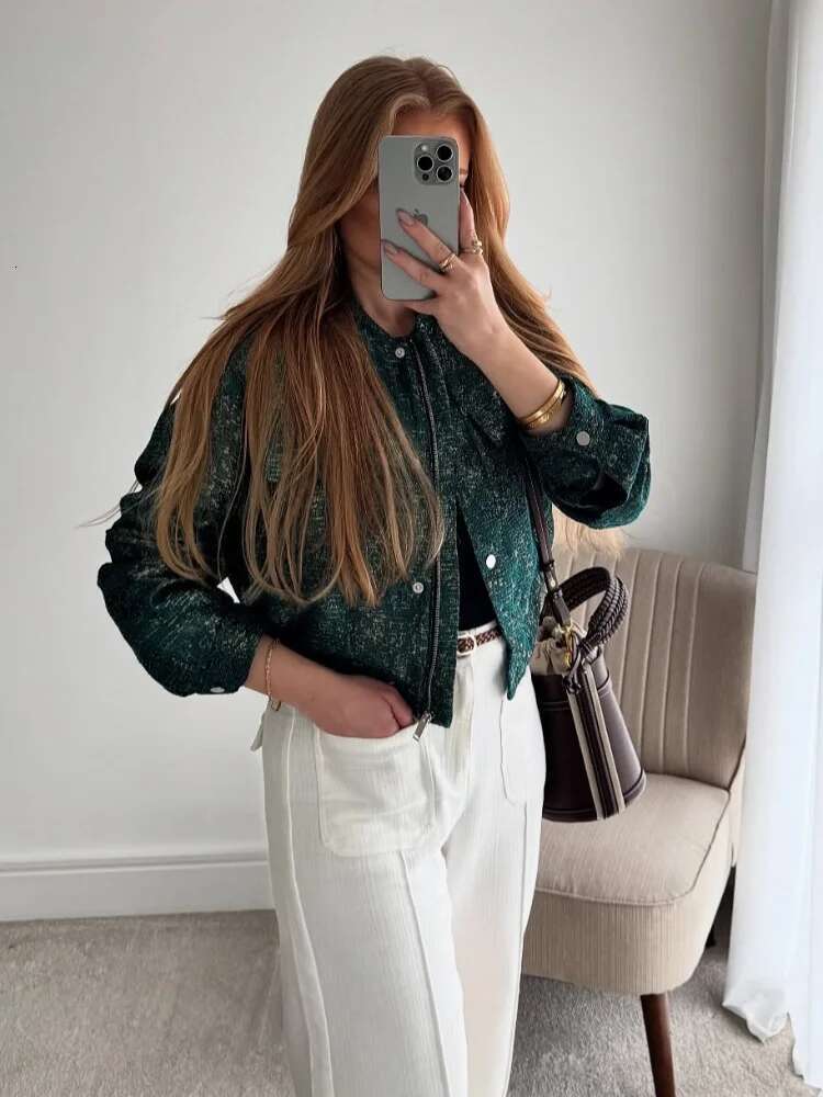 Autumn Retro Green Bomber Jacket For Women 2025 New Long Sleeve Pockets Zipper Short Coats Female Elegant Street Chic Outerwear