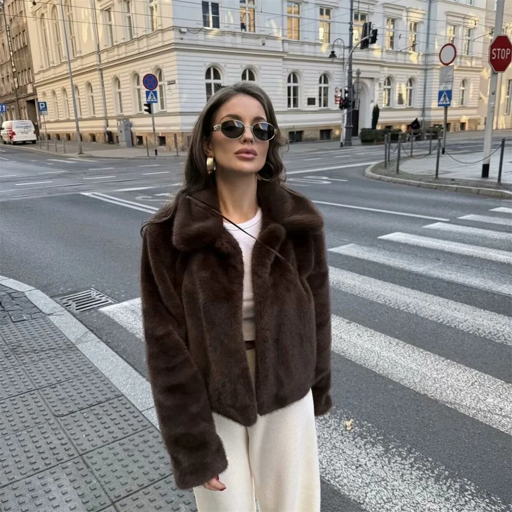 winter fashion womens casual avant-garde with European and American style brown fur integrated jacket 250708