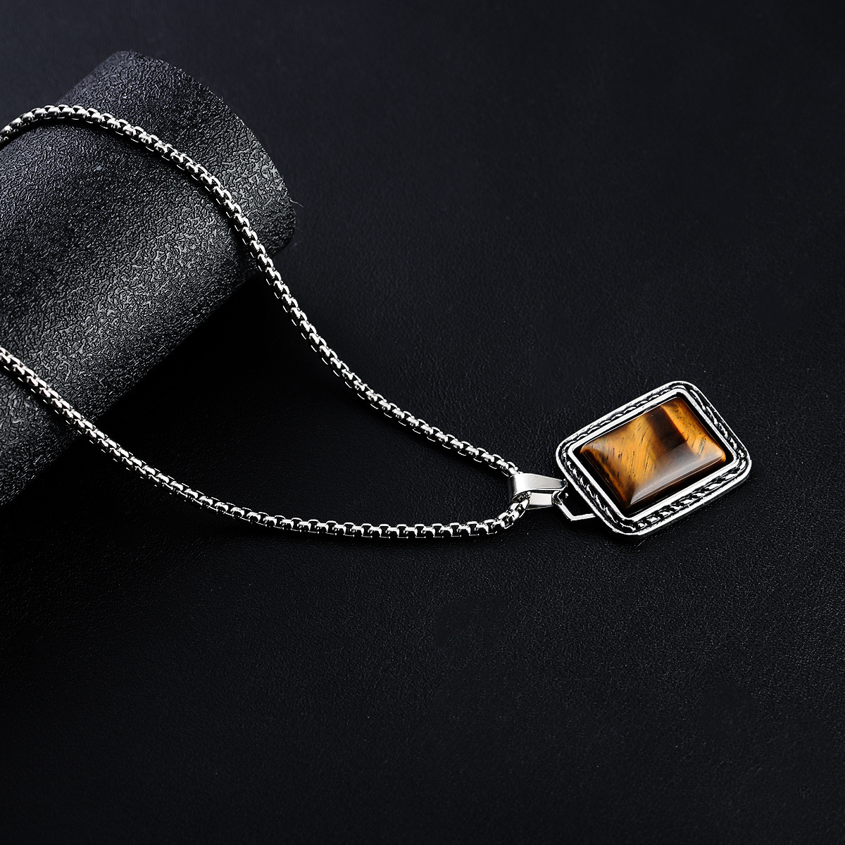 Luxury Jewelry Designer Jewelry Necklace For Men Amber Color Titanium Steel Non-fading High-end Feel Personality Light Luxury Style Design Accessory F