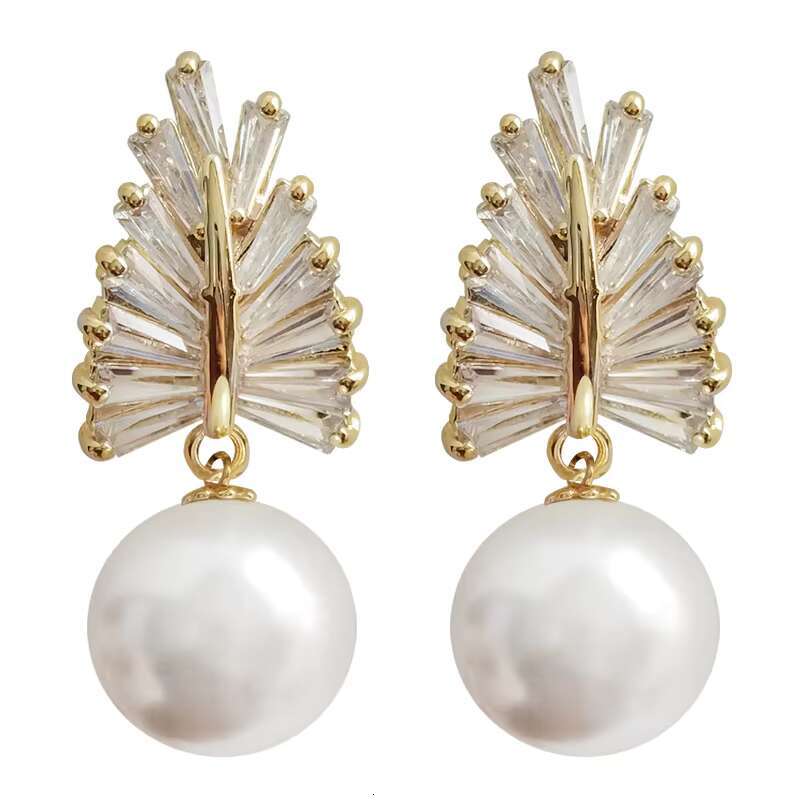 Elegant Gold Plated Round Freshwater Pearl Jewelry Women Leaf Shaped Cubic Zirconia Shiny Diamond Pendant Earrings