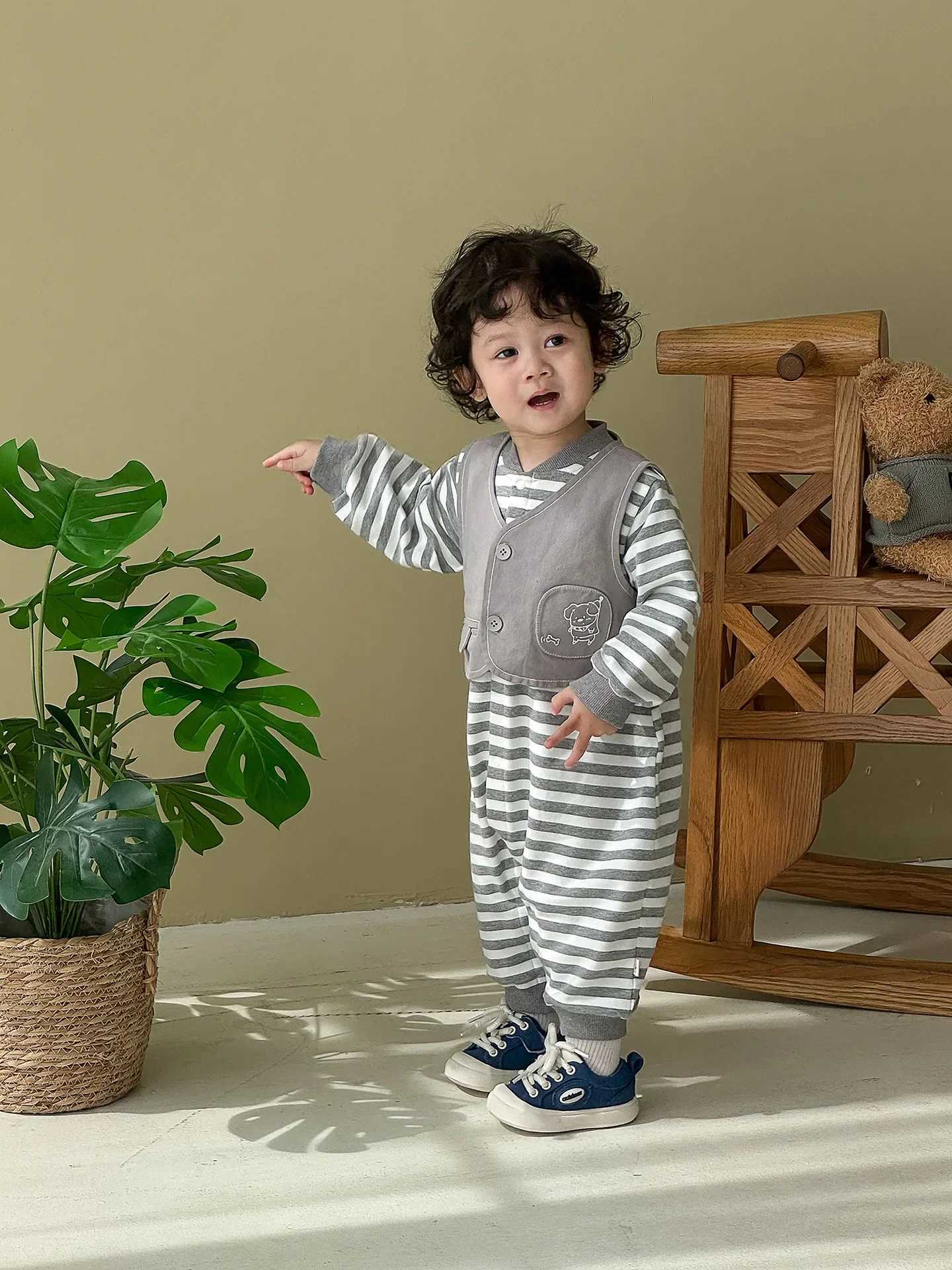 2025 Autumn Cotton Spandex Soft Breathable Baby Clothes Set Korean STYle Vest Striped Romper 2-Piece Outfit Z250712