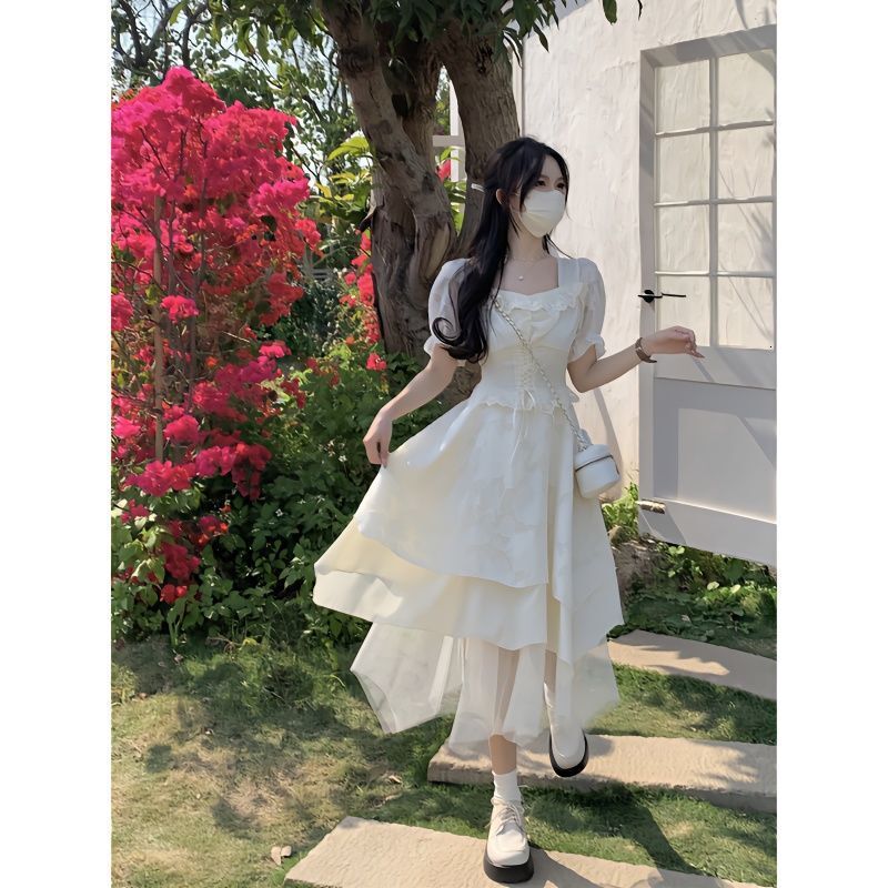 2025 Summer new women's skirt French square neck women's short sleeved dress new waist cinching slim fit design princess new luxury designer