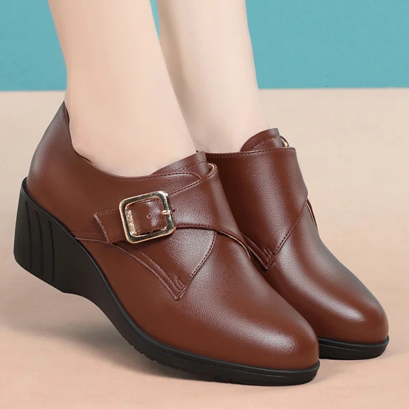 Spring Autumn Mid Aged and Elderly Mothers Shoes Soft Leather Soft Sole Fashion Comfort Women Wedge Heels Shoes 250707