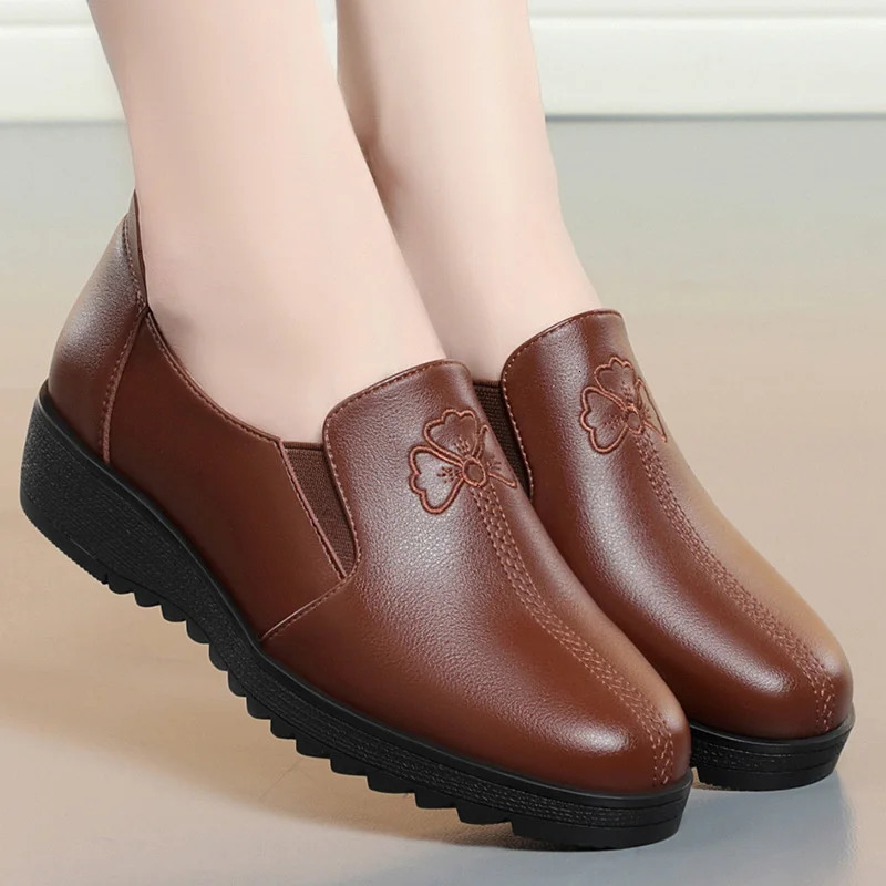 Spring Autumn Womens Round Toe Office Shoes Comfortable Soft Leather Shoes Casual Soft Bottom Outdoor Trendy Flat Shoes 250707