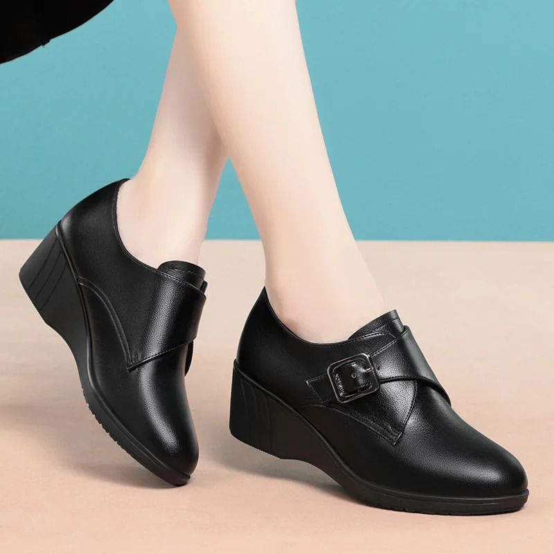 Spring Autumn Mid Aged and Elderly Mothers Shoes Soft Leather Soft Sole Fashion Comfort Women Wedge Heels Shoes 250707