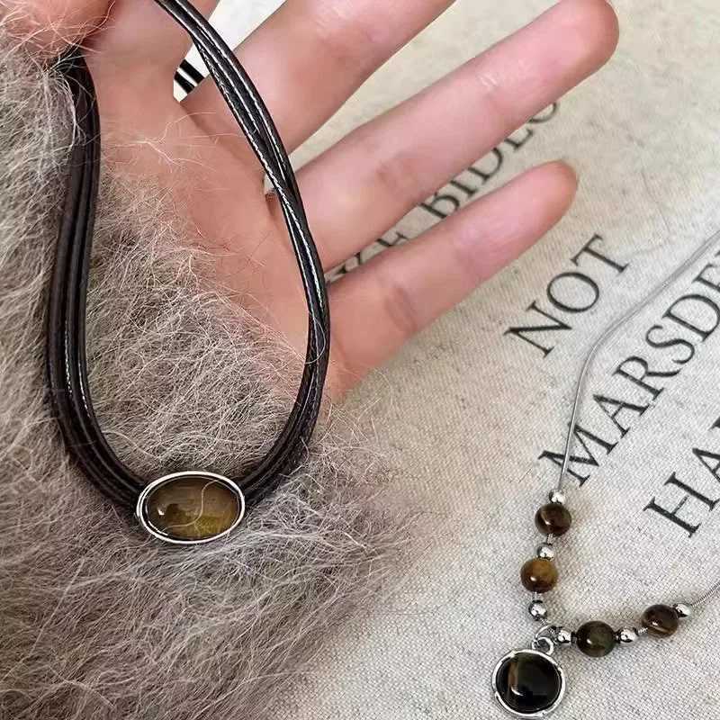 Vintage Ather Brown Stone Pendant Necklace Wens Retro Stacking Choker Tpeent Clavic Chain Hip Hop Jewelry Accory W250712