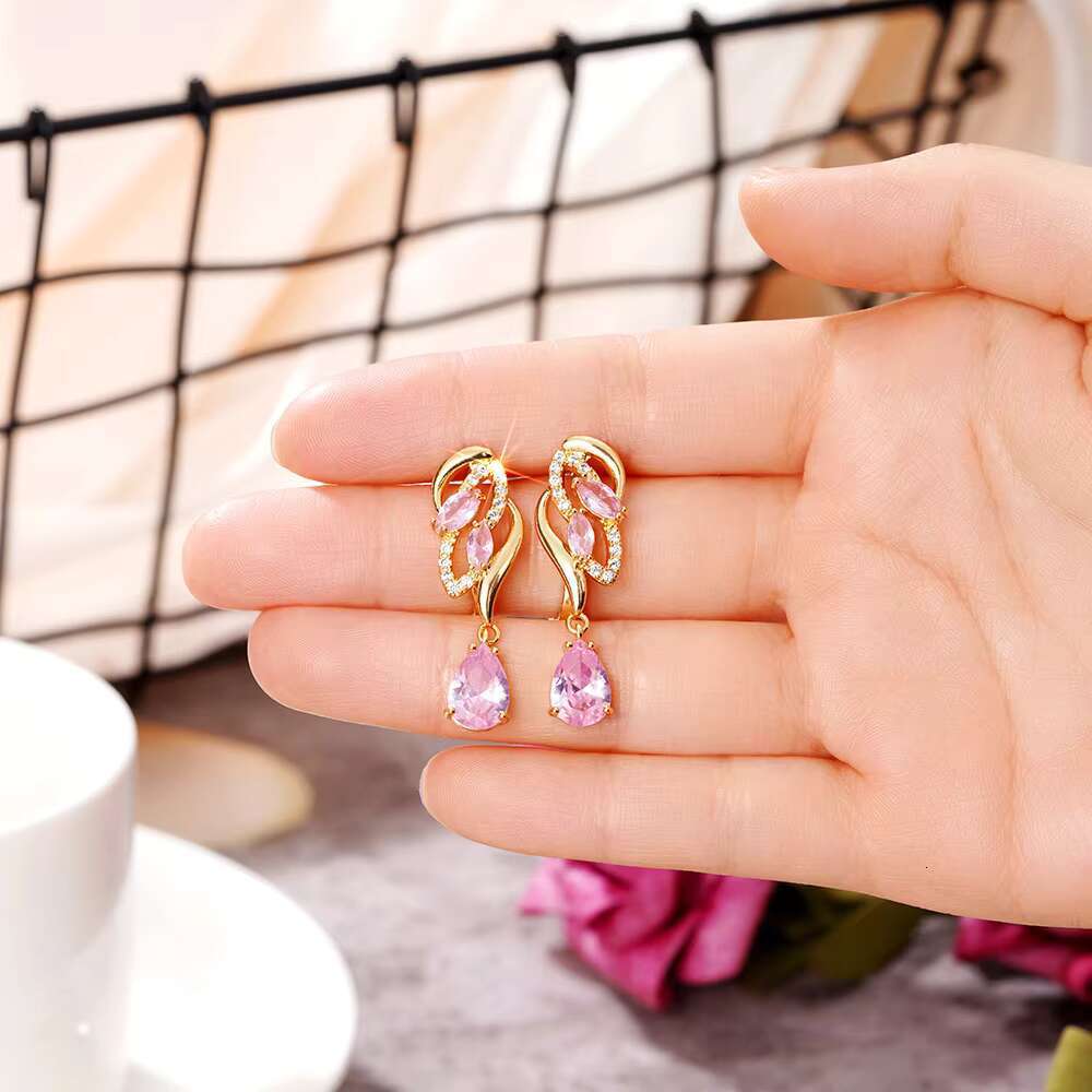 Elegant Pear Cut Pink Crystal Cubic Zirconia Pendant Earrings for Women Gold Plated Bridal Ladies Wedding Drop Earrings