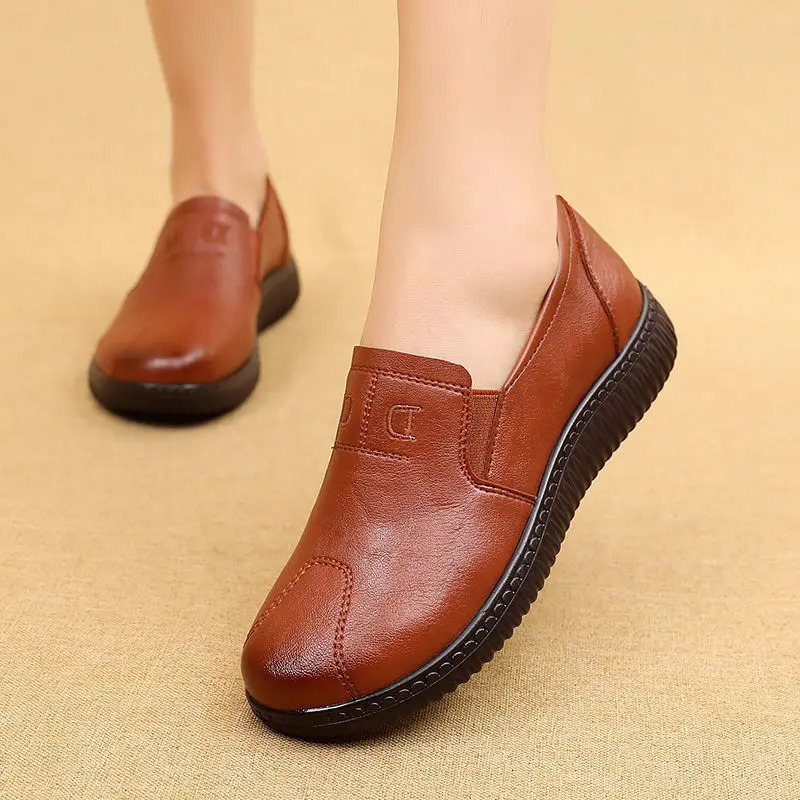 Mom Leather Shoes for Woman Comfortable Spring Summer Black Loafer Shoes Mother Ladies Soft Sole Lazy Flats Shoes 250707