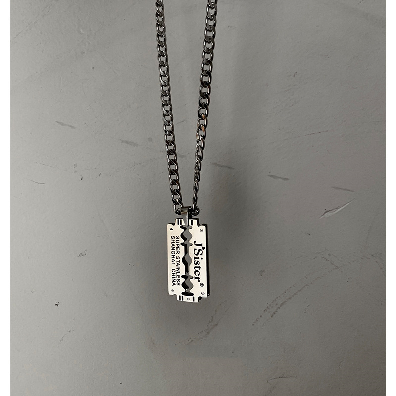 Luxury Jewelry Designer Jewelry 2025 Fashion Trend Hip-hop Razor Blade Titanium Steel Necklace For Men And Women Couples Hip-hop Personality Pendant T