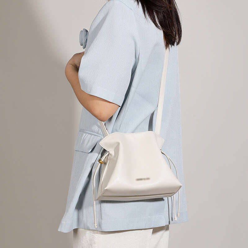 Drawstring Lucky 2025 New Style Versatile Chain Fashionable Shoulder Crossbody Cloud Bag