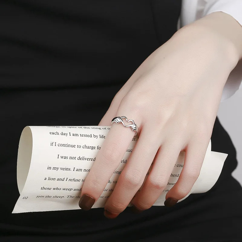 Romantic Love Hand with Heart Shaped Ring Creative Couple Silver Color Adjustable Open Rings Personality Party Jewelry Gift 250704