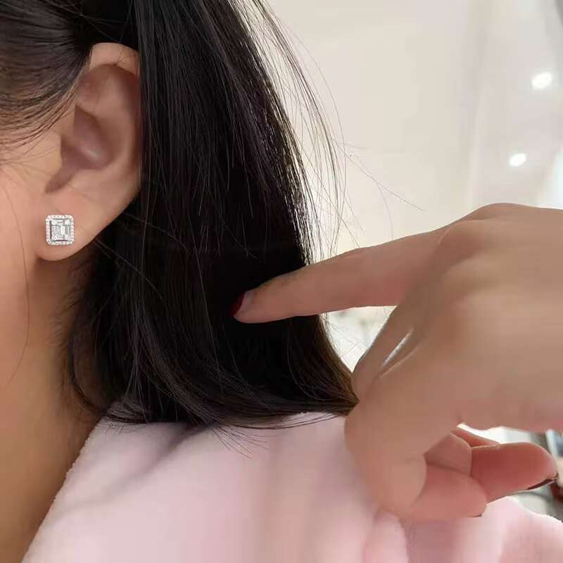 Special Jewelry Cubic Zircon Sparkling Stud Earrings for Women CZ Bridal Wedding Engagement Silver Plating Stud Earrings
