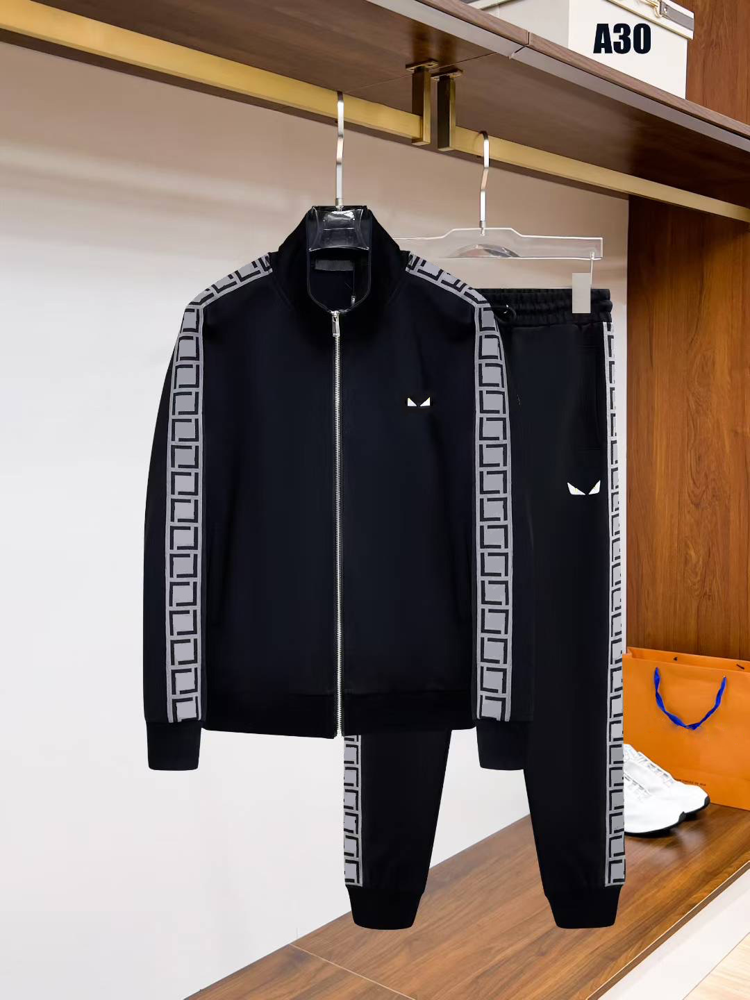 Designer Tracksuit Men Luxury Sweat Suits Autumn fashion Mens Jogger Suits T shirt + PantsSets SportingSuit Hip Hop Sets High Quality