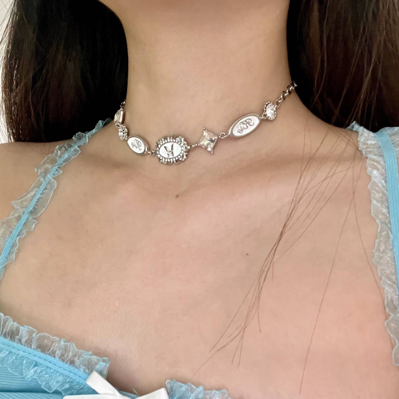 Luxury Jewelry Designer Jewelry Y2K Sweet Cool Minimalist Style Chain Embossed Butterfly Stamp Sparkling Diamond Splicing Necklace Ins Retro Water Dro