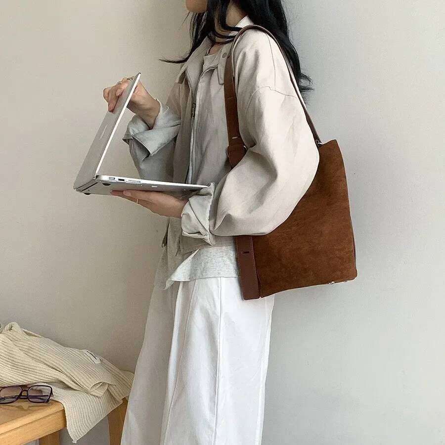 Fashion Wide Strap Crossbody Bags For Women Handbag Big Capacity Designer Faux Suede Female Bucket Shoulder Bag Brown