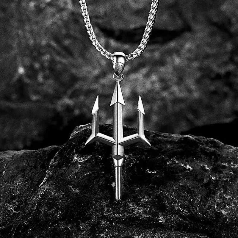 2024 New Sty Neptune Trident Necklace Mens Tide Brand Niche High Design Sense Fashion Jewelry for Gift W250712