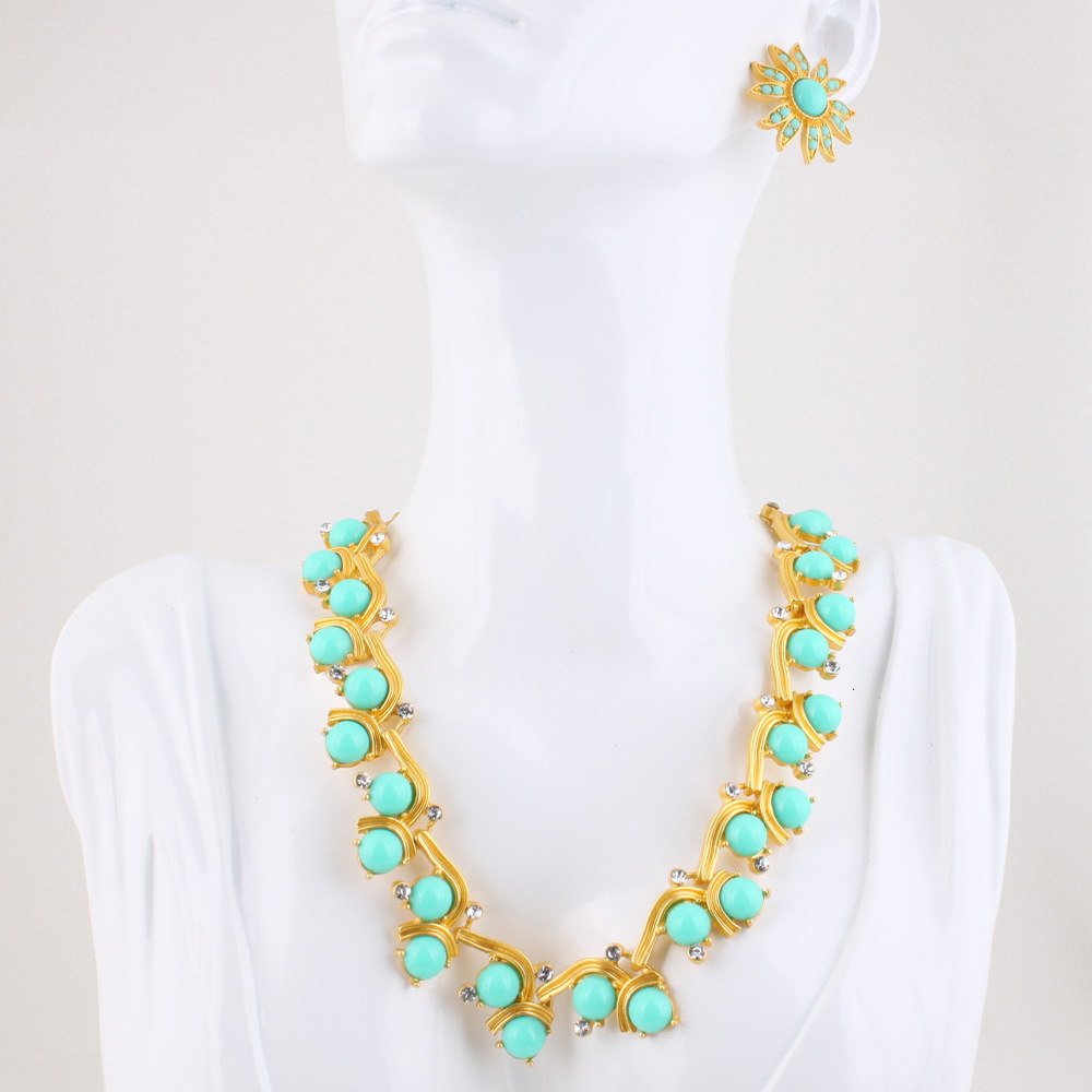 Luxury Jewelry Designer Jewelry Vintage Blue Flower Earrings Retro Effect Heavy Craft Necklace Blue Crystal Set Collarbone Chain For Women