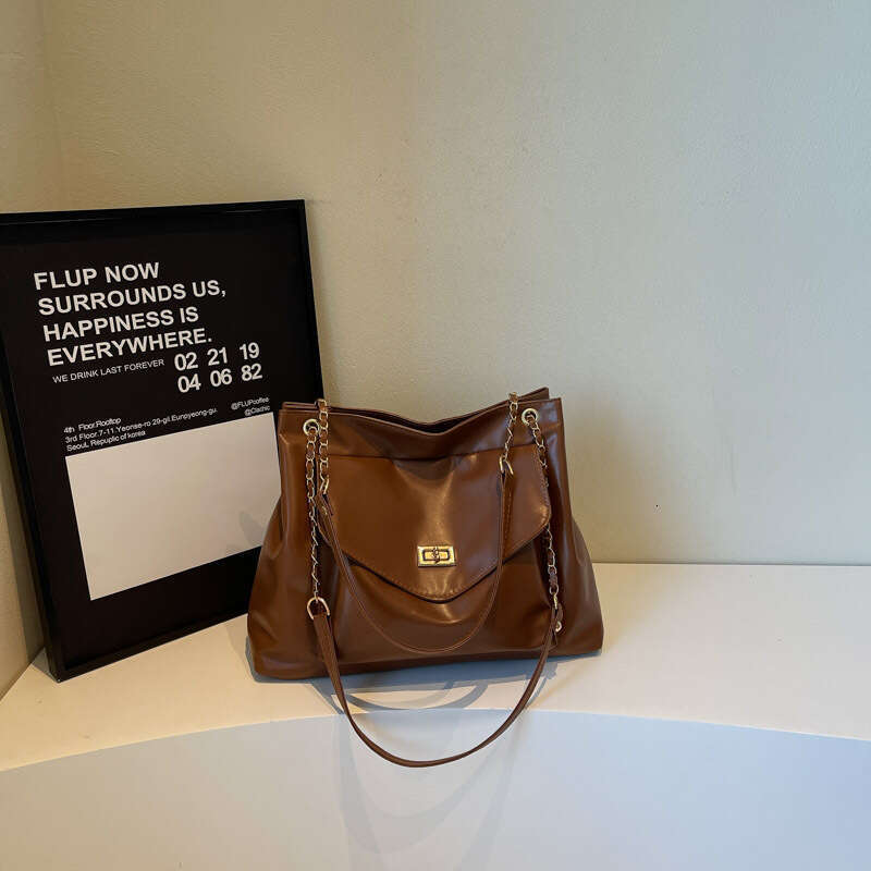 Large Capacity for Women 2025 Winter New Casual Chain Shoulder Crossbody Simple Commuting Tote Bag