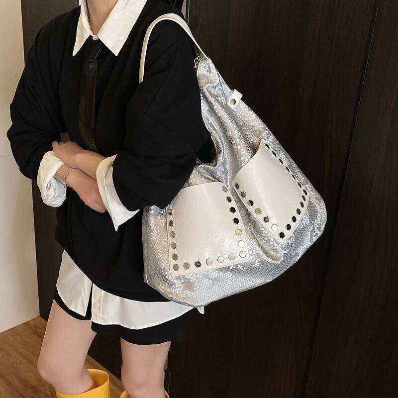 MOODS Motorcycle Shoulder Bags For Women Snakeskin Pattern Rivet Decor Large Capacity Shopper Tote 2025 Designer Handbags