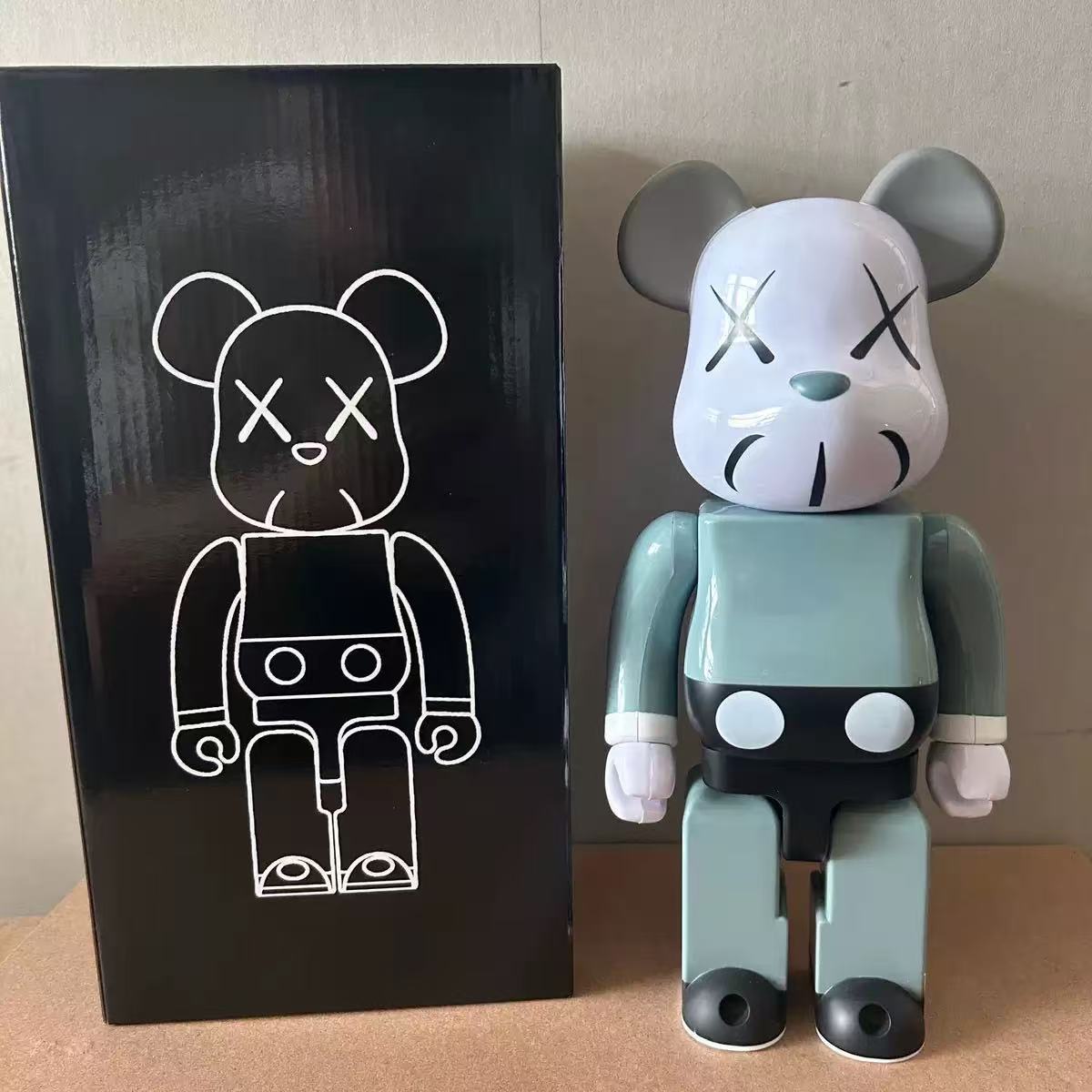 Designer popular small figurines as birthday gifts or Christmas presents. High-quality doll models for home decoration and display items.