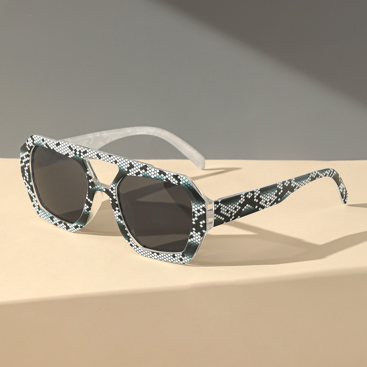 Designer Luxury Glasses, Retro Double-bridge Fashion Flag Sunglasses, Outdoor Street Style Sun Protection Driving Trendy Women's Cross-border Sun