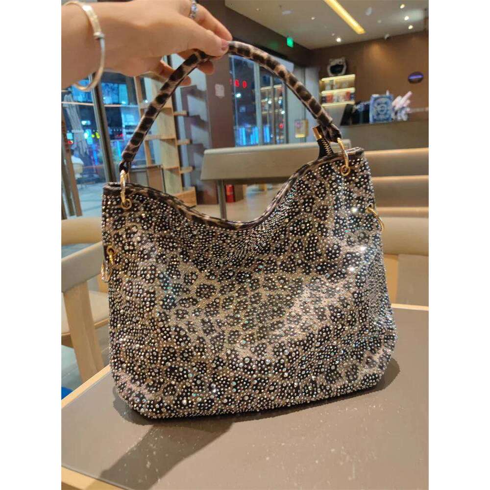 Soft Leather Women Handbags 2024 New Casual Large Capacity Dias Tote Bag Popular Leopard Print Single Shoulder Commuter Bags