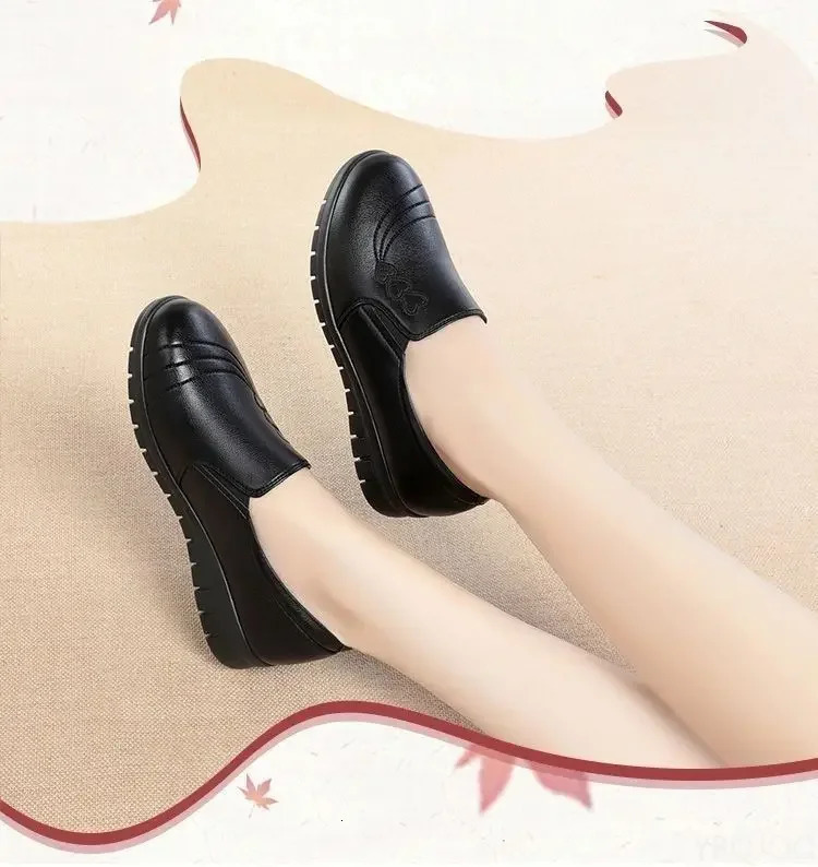 2025 Black anti slip work Shoes Womens Barefoot Mom Flats Kitchen waterproof shoes Soft leather comfortable ladies flat Zapatos 250707