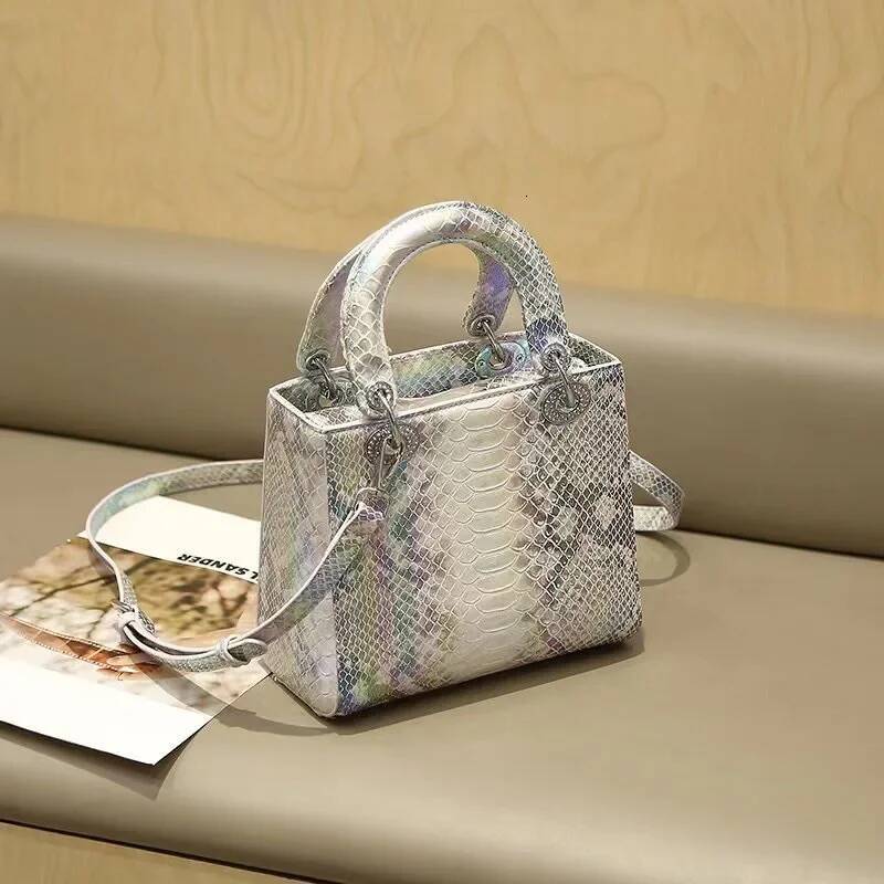 2025 New Fashionable Free Shipping Crocodile Snake Pattern Soft And Fashionable Beach Foreskin Leather Handbag Women's Designer Small Wedding Cro