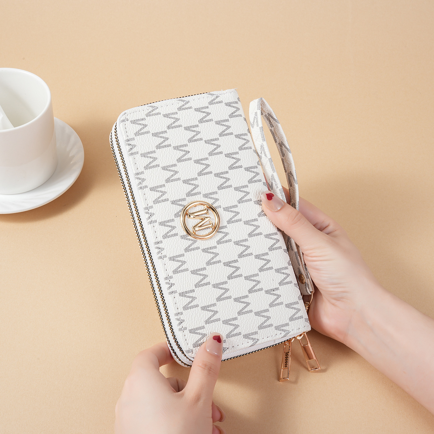 Luxury Brand Designer Bag New Women's Wallet With Fashionable Letter Print, Portable Retro Double Zipper, Multiple Card Slots, Large Capacity Clu
