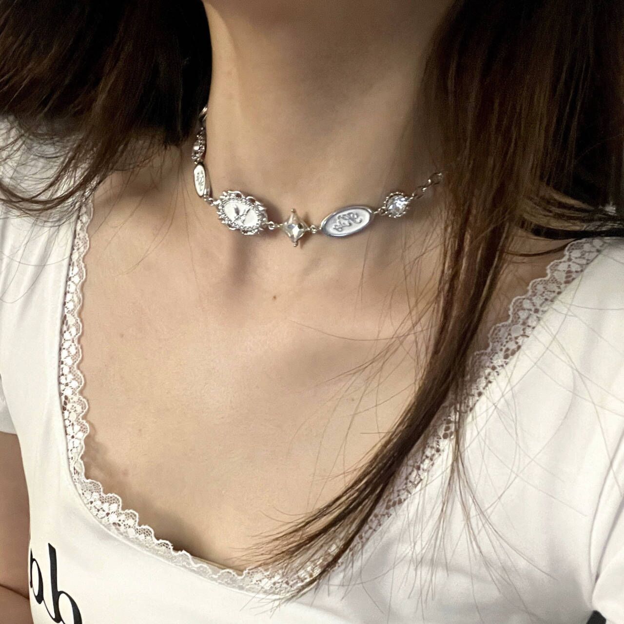 Luxury Jewelry Designer Jewelry Y2K Sweet Cool Minimalist Style Chain Embossed Butterfly Stamp Sparkling Diamond Splicing Necklace Ins Retro Water Dro