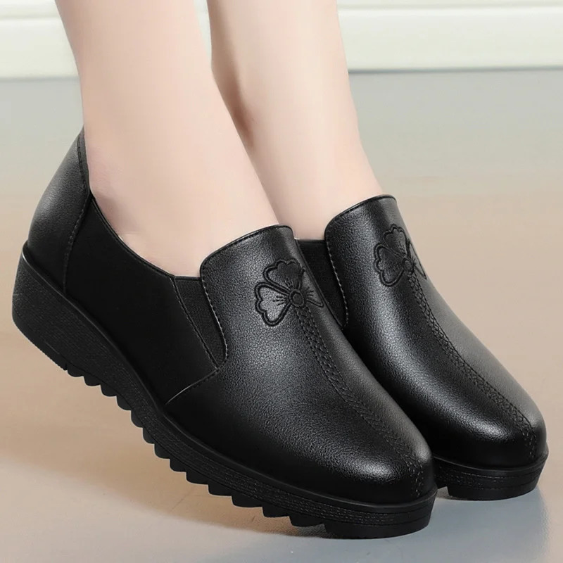 Spring Autumn Womens Round Toe Office Shoes Comfortable Soft Leather Shoes Casual Soft Bottom Outdoor Trendy Flat Shoes 250707