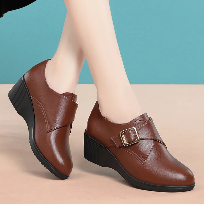 Spring Autumn Mid Aged and Elderly Mothers Shoes Soft Leather Soft Sole Fashion Comfort Women Wedge Heels Shoes 250707