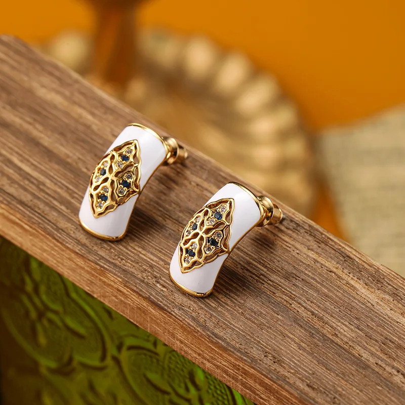 SUYU Jewelry Summer Retro Geometry White Drip Glazed Earrings For Womens Light Fashion Earrings Fashion Jewelry 250711