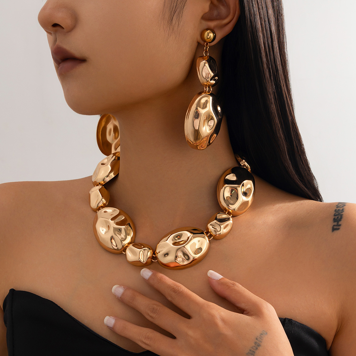 Luxury Jewelry Designer Jewelry European And American Cross-border Jewelry Exaggerated Shiny Wrinkle Necklace Fashion Irregular Metallic Necklace Set